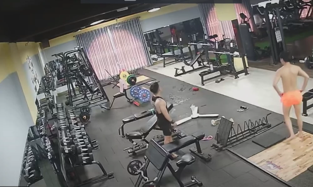  Ανεμιστήρας περνάει "ξυστά" από το κεφάλι θαμώνα γυμναστηρίου